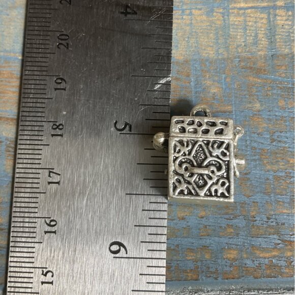 Antique Style Silver Tone Filigree Locket Pendant Prayer Box With Hinged Lid - Picture 3 of 7